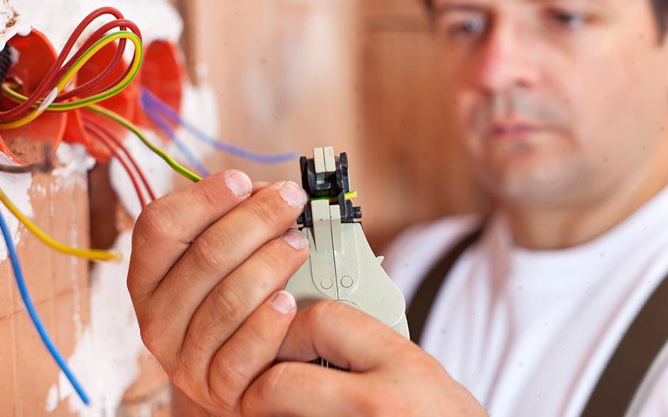 cherche électricien Menucourt